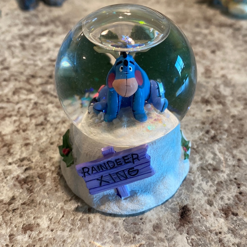 Mini Disney  Eore water globe